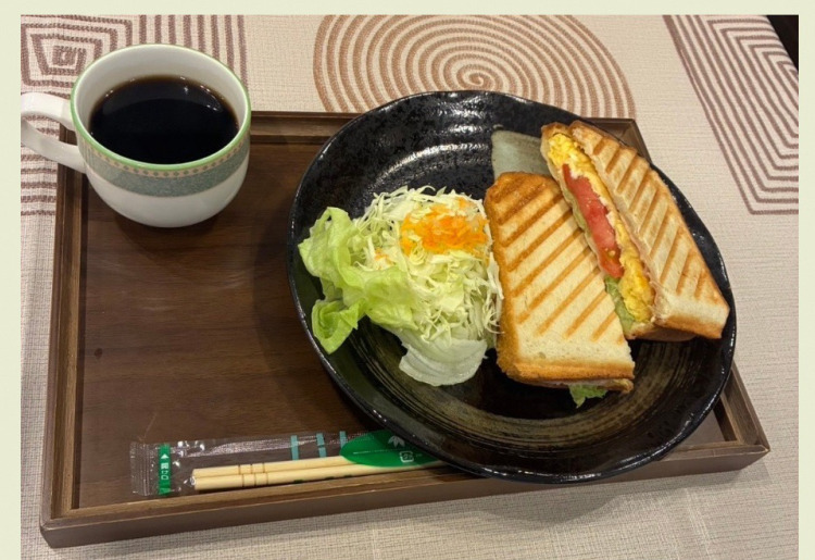 BLTEホットサンド(ベーコン・トマト・レタス・玉子)